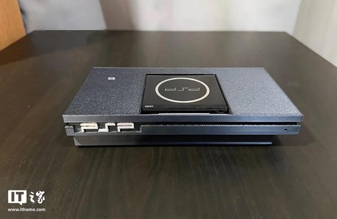 游戏掌机改造为 PS2 风格迷你游戏主机PP电子APP博主将屏幕损坏 PSP(图2)